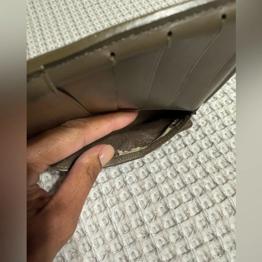 Louis Vuitton Epi Portefeuille Tri Fold